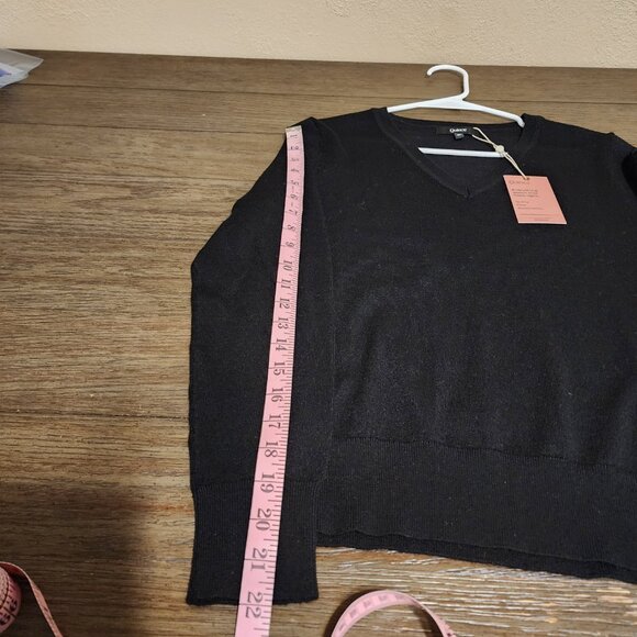 Quince Australian Merino Wool V-Neck Sweater NWT Black Small - Picture 4 of 6
